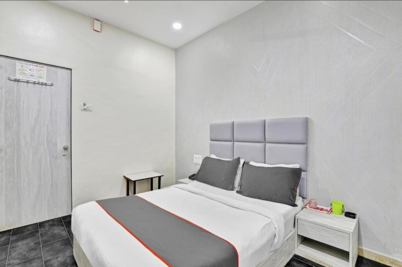 Hotel Unicorn, Surat Ngoại thất bức ảnh