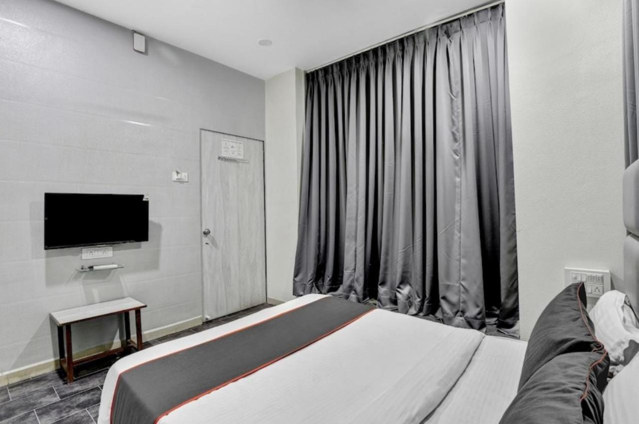 Hotel Unicorn, Surat Ngoại thất bức ảnh