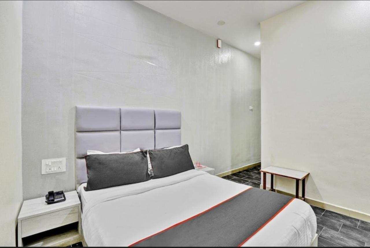Hotel Unicorn, Surat Ngoại thất bức ảnh